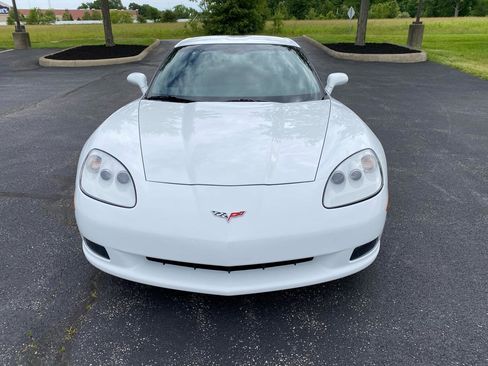Used 2007 Chevrolet Corvette Coupe w/ Performance Package RWD image 2