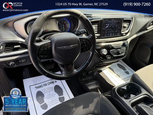 Used 2019 Chrysler Pacifica Touring Plus w/ S Appearance Package FWD image 11