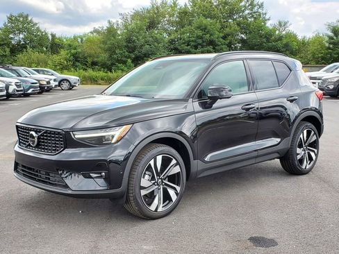 New 2026 Volvo XC40 B4 Plus w/ Protection Package Premier image 21