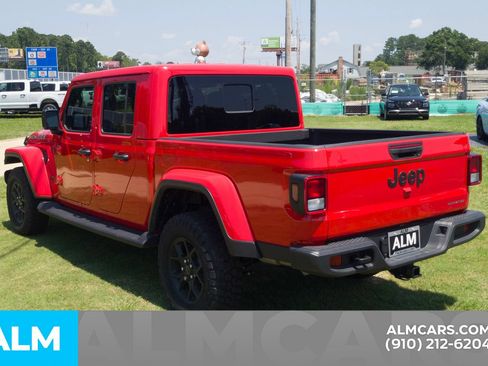 Used 2025 Jeep Gladiator Sport AWD/4WD image 9