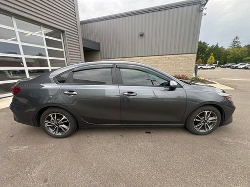 Used 2024 Kia Forte LXS w/ LXS Technology Package FWD image 4