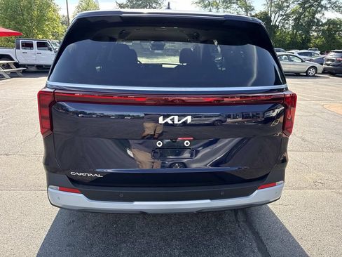 New 2027 Kia Carnival LX FWD image 3
