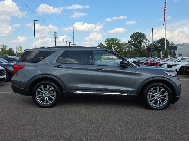 Used 2022 Ford Explorer Limited w/ Equipment Group 301A RWD image 2