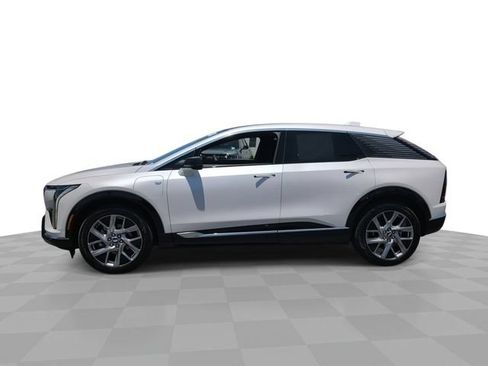 Certified 2025 Cadillac Optiq Luxury 2 w/ LPO, Floor Liner Package AWD/4WD image 5