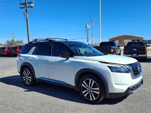 Used 2024 Nissan Pathfinder Platinum w/ Cargo Package image 21