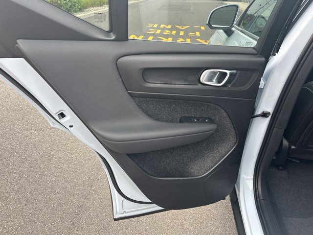 Certified 2025 Volvo XC40 B5 Core AWD/4WD image 16