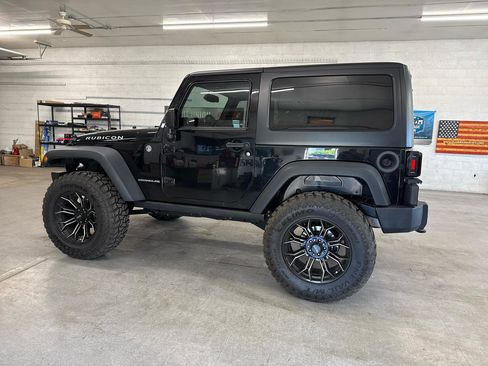 Used 2015 Jeep Wrangler Rubicon w/ Power Convenience Group AWD/4WD image 2