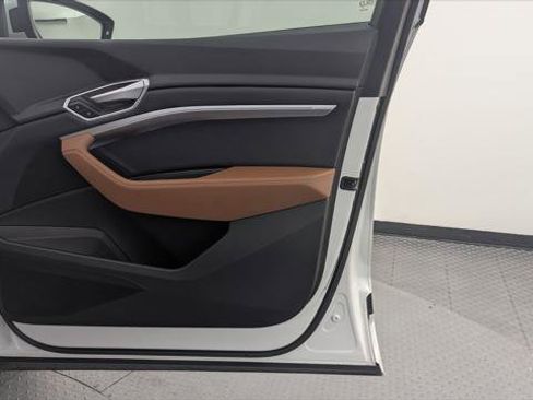 Used 2021 Audi e-tron Premium w/ Convenience Plus Package image 22