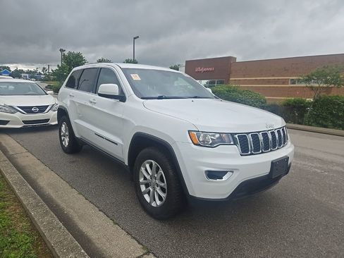 Used 2022 Jeep Grand Cherokee Laredo X AWD/4WD image 2