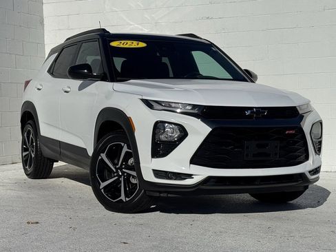Used 2023 Chevrolet TrailBlazer RS image 2