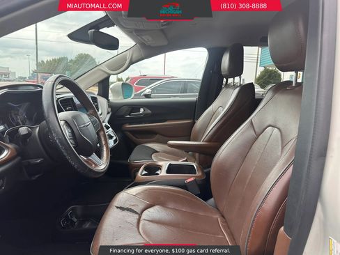 Used 2017 Chrysler Pacifica Limited FWD image 9
