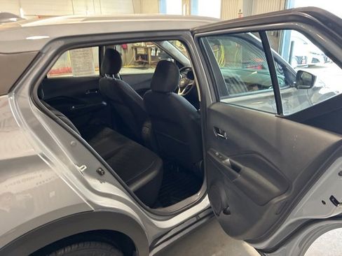 Used 2022 Nissan Kicks SV image 12