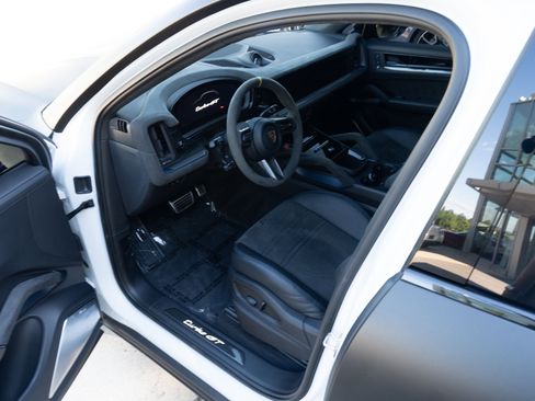Used 2024 Porsche Cayenne Turbo GT AWD/4WD image 12