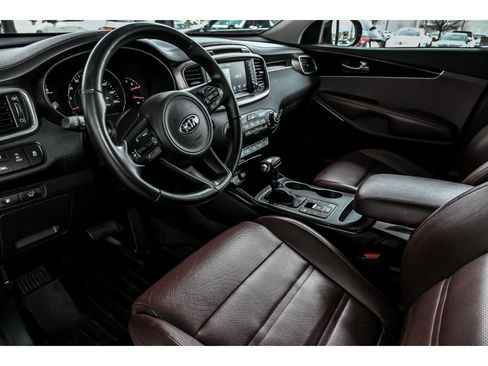 Used 2018 Kia Sorento SX image 10