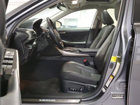Used 2018 Lexus IS 300 AWD image 10