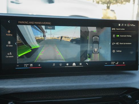 Certified 2025 BMW 430i Coupe w/ Convenience Package image 25