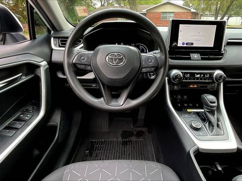 Used 2024 Toyota RAV4 XLE w/ Convenience Package image 8