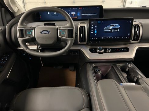 New 2025 Ford Expedition Active image 8