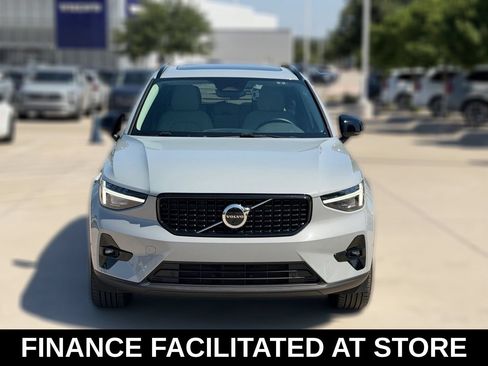 Certified 2026 Volvo XC40 B5 Plus AWD/4WD image 5