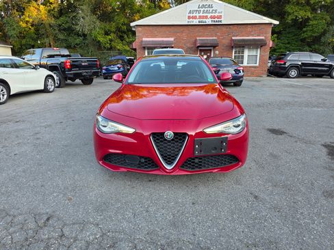 Used 2017 Alfa Romeo Giulia AWD image 2