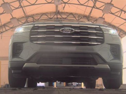 Used 2025 Ford Explorer Active RWD image 7