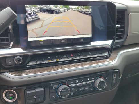 Used 2022 Chevrolet Silverado 1500 LT AWD/4WD image 18
