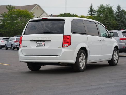 Used 2018 Dodge Grand Caravan SE w/ UConnect Hands-Free Group FWD image 3