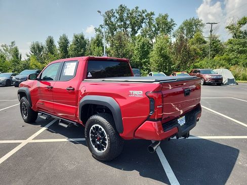 Used 2025 Toyota Tacoma TRD Off-Road AWD/4WD image 4