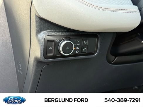 New 2026 Ford Explorer Active w/ Active Comfort Package image 14