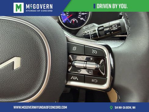 Used 2024 Kia Carnival LX image 18