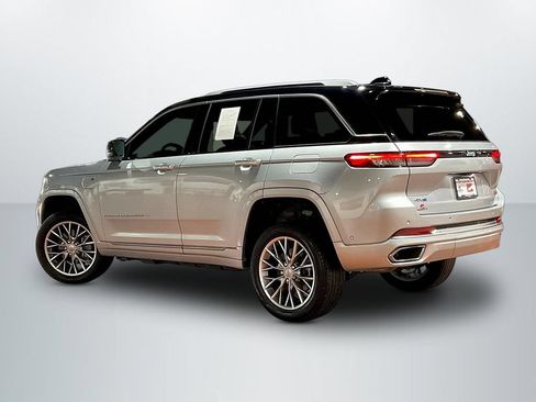 Used 2023 Jeep Grand Cherokee Summit AWD/4WD image 5