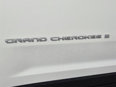 New 2025 Jeep Grand Cherokee Limited image 6