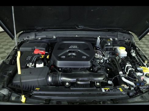 Used 2022 Jeep Wrangler Unlimited Sahara AWD/4WD image 17