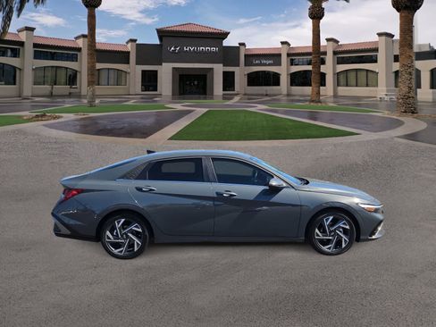 Used 2025 Hyundai Elantra Limited w/ Cargo Package FWD image 9