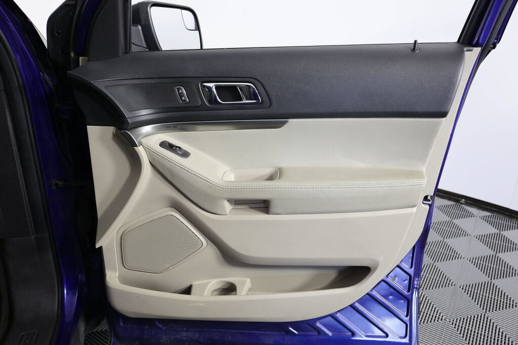 Used 2013 Ford Explorer FWD w/ Class III Trailer Tow Pkg image 25