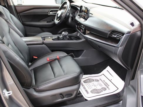 Used 2021 Nissan Rogue SL w/ Premium Package image 17