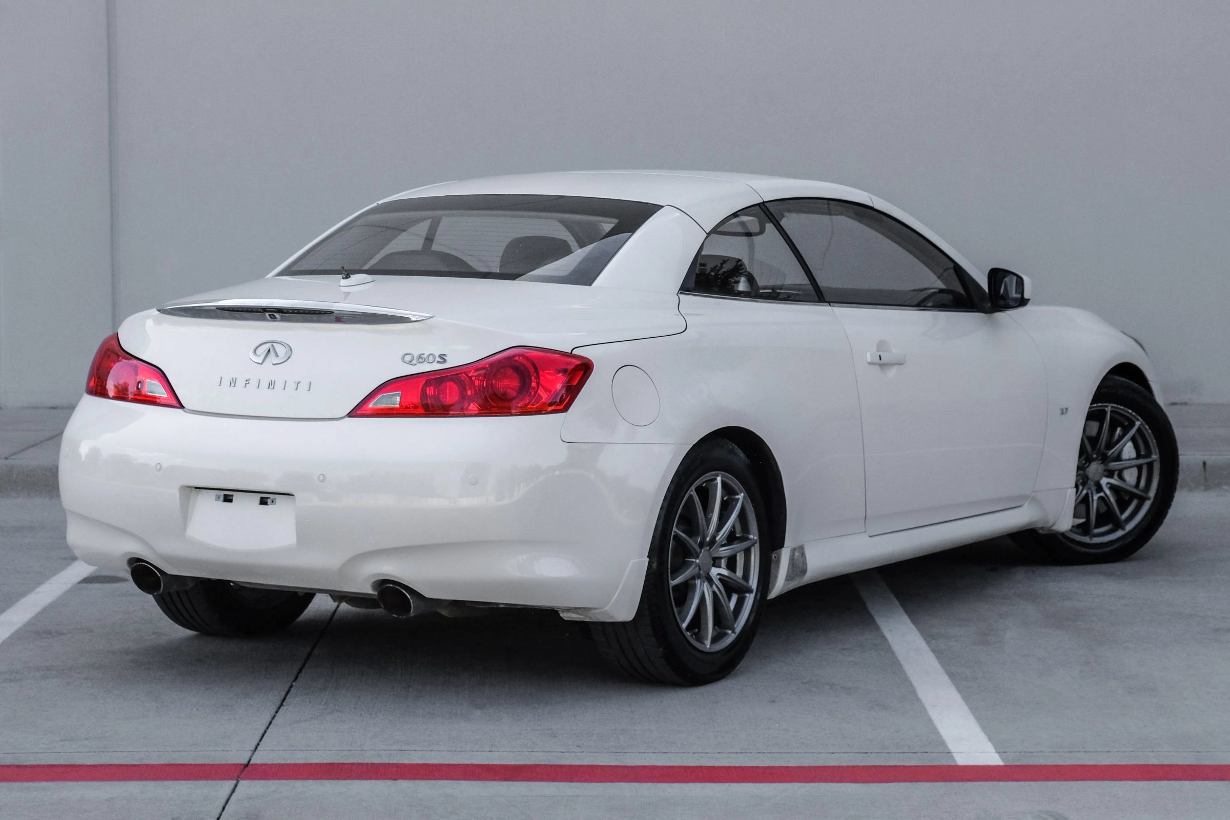 Used 2015 INFINITI Q60 Convertible w/ Premium Package RWD image 4