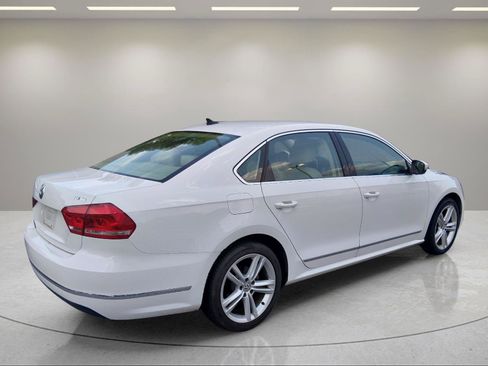 Used 2015 Volkswagen Passat TDI SE FWD image 16