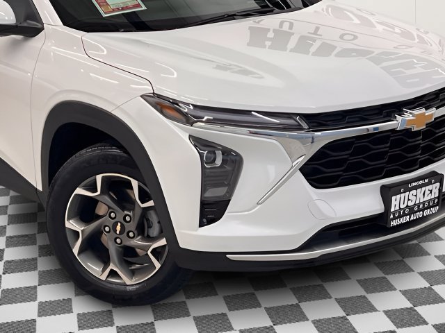 Certified 2025 Chevrolet Trax LT FWD image 25