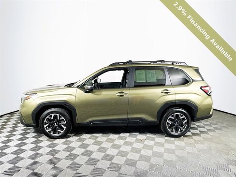 Used 2025 Subaru Forester Premium image 4