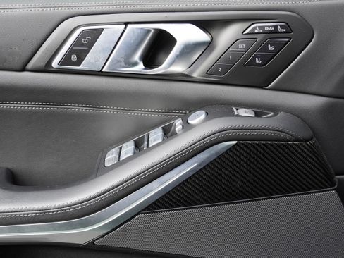 Used 2025 BMW X7 M60i image 15