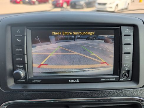 Used 2014 Dodge Grand Caravan SXT FWD image 13