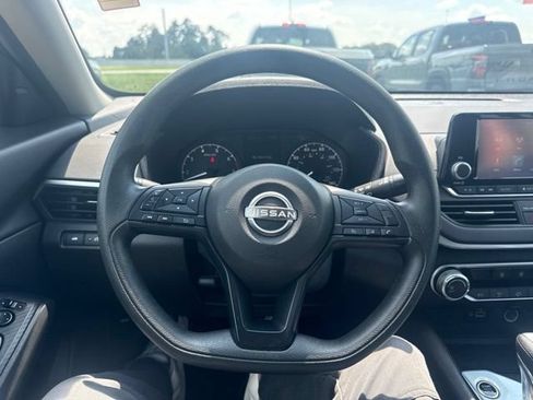 Used 2024 Nissan Altima 2.5 S FWD image 11