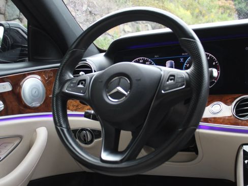 Used 2018 Mercedes-Benz E 400 4MATIC Sedan image 20