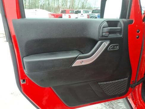 Used 2016 Jeep Wrangler Unlimited Rubicon w/ Max Tow Package image 11