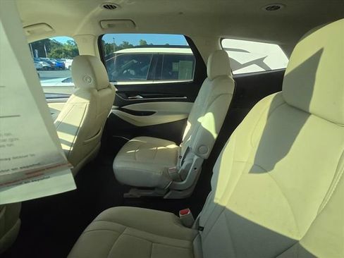 Used 2024 Buick Enclave Essence FWD image 17