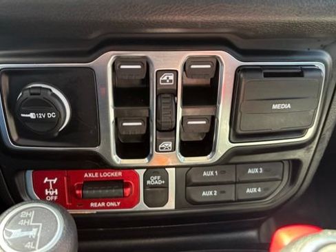 Used 2024 Jeep Wrangler Unlimited Sport AWD/4WD image 28