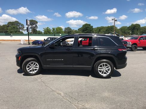 Used 2025 Jeep Grand Cherokee Laredo X AWD/4WD image 8