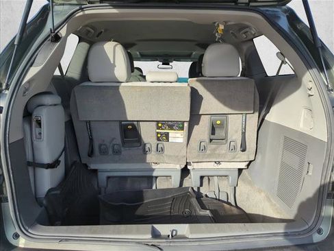 Used 2018 Toyota Sienna XLE image 27