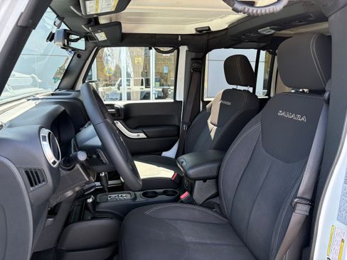 Certified 2017 Jeep Wrangler Unlimited Sahara w/ Connectivity Group image 17